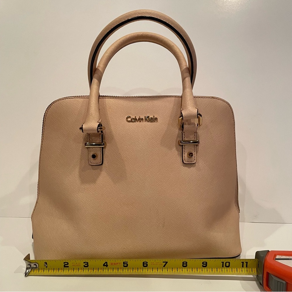 Calvin Klein Womens Satchel Handbag Purse. Zipper top in Nude w/ Shoulder Strap